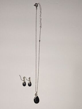 Elegant Black Teardrop Necklace and Earring Set - Silver Tone